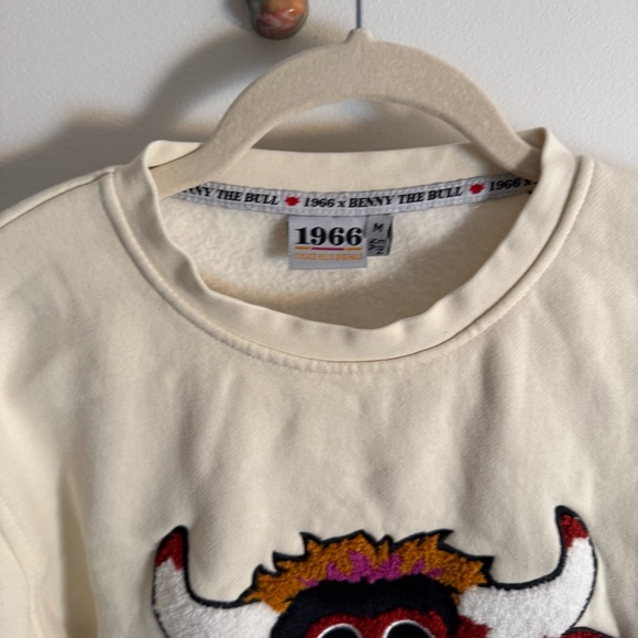 CHICAGO BULLS 1966 OFF WHITE BENNY CREWNECK SWEATSHIRT - Picture 7 of 7